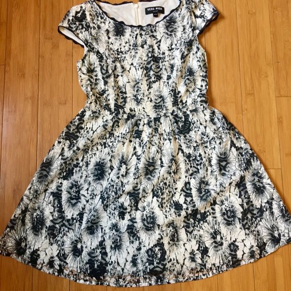 Vero Moda | Fit and Flare Floral Lace Dress (NWOT) - Picture 2 of 6